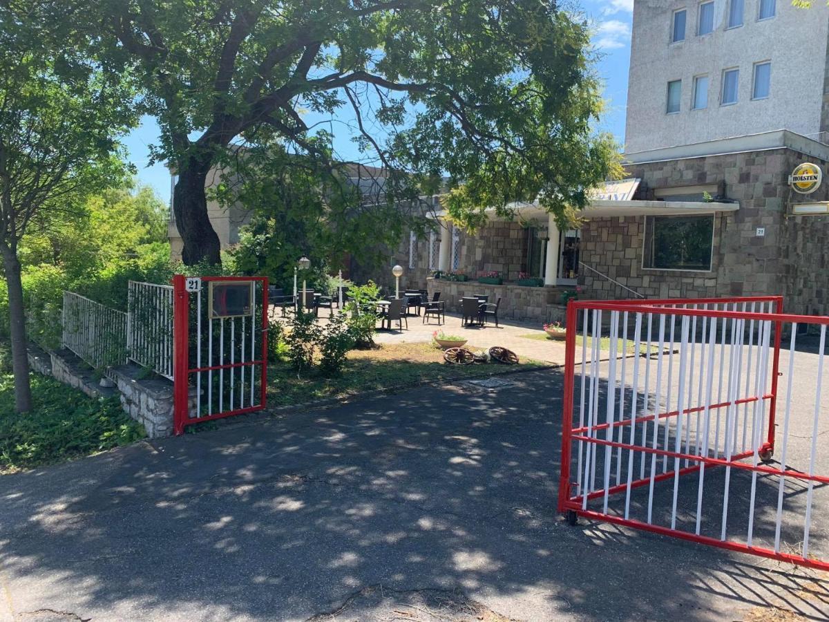 Manuela Ifjusagi Hotel بالاتونفوريد المظهر الخارجي الصورة